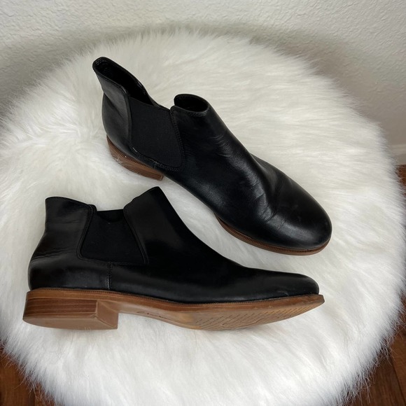 Clarks Taylor Shine Black Leather Chelsea Boot Size 8.5 - Picture 2 of 11